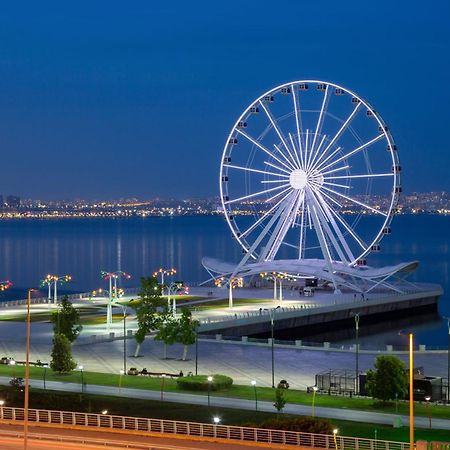 Sheraton Baku Intourist Kültér fotó The Ferris wheel at the park