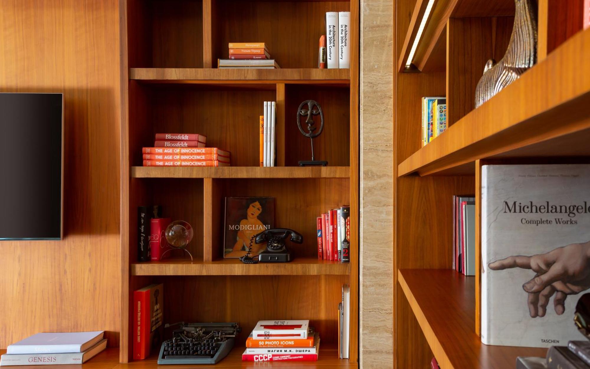 Sheraton Baku Intourist Kültér fotó A bookcase