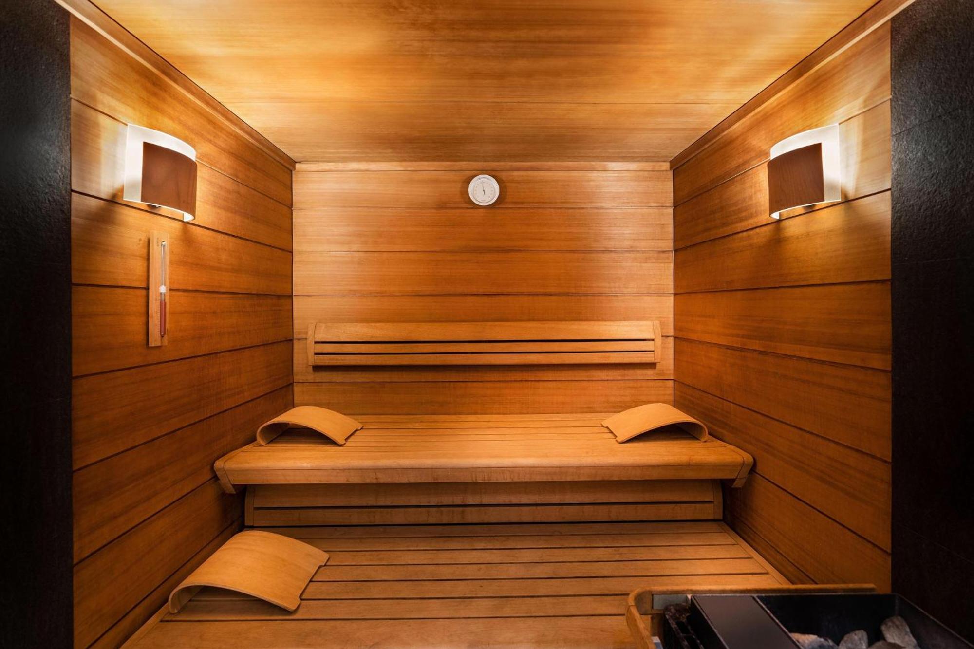 Sheraton Baku Intourist Kültér fotó A modern Finnish sauna