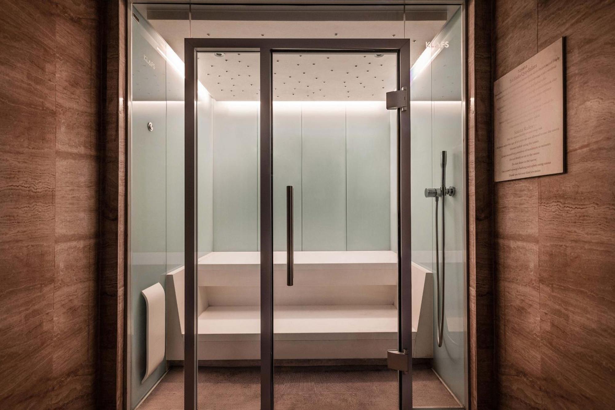 Sheraton Baku Intourist Kültér fotó A shower with a shower tray