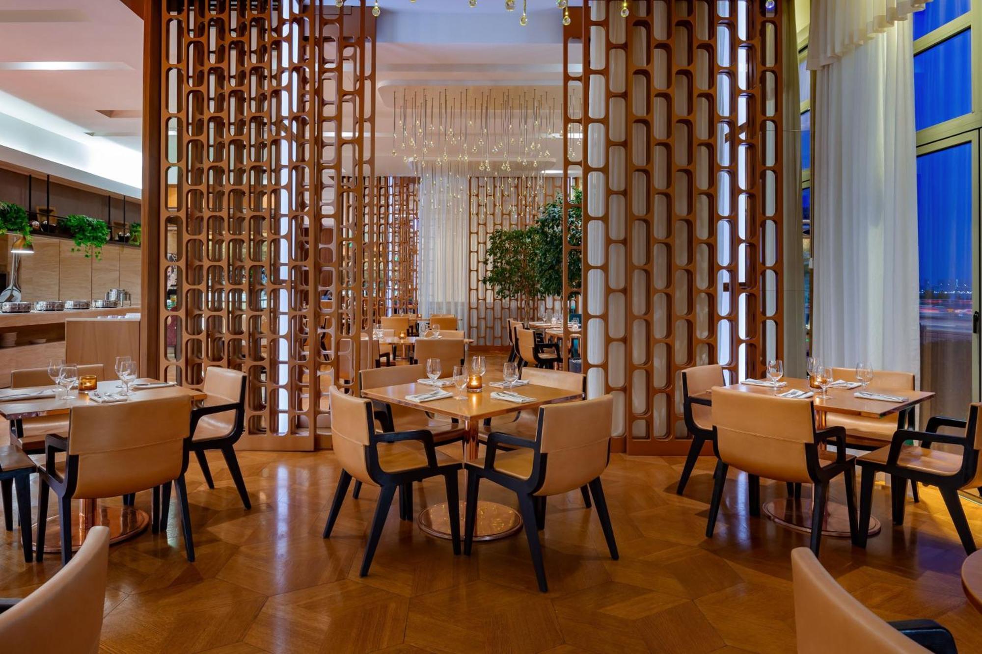 Sheraton Baku Intourist Kültér fotó The restaurant