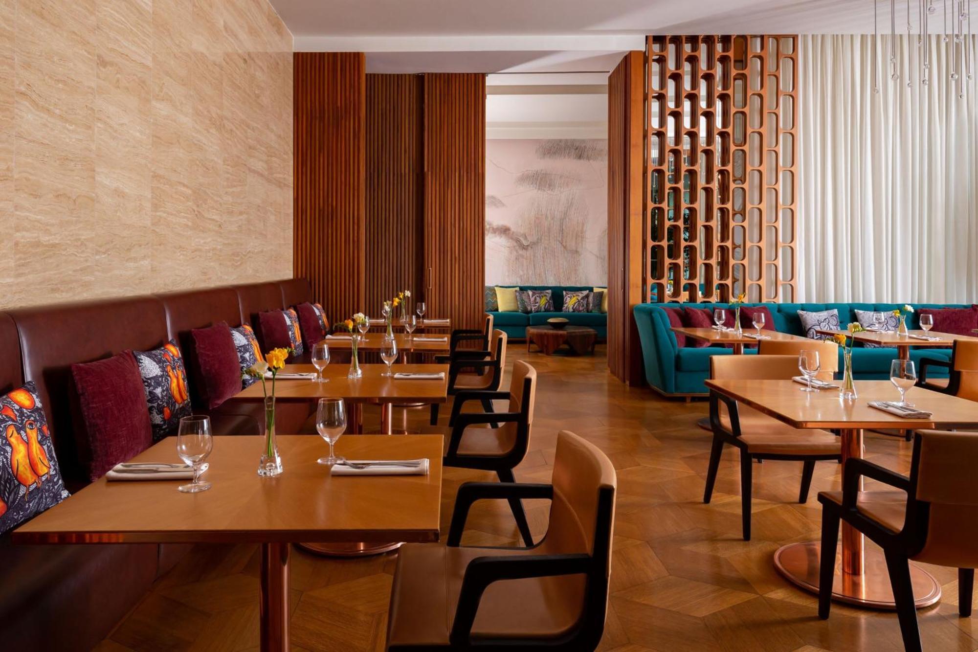 Sheraton Baku Intourist Kültér fotó The restaurant