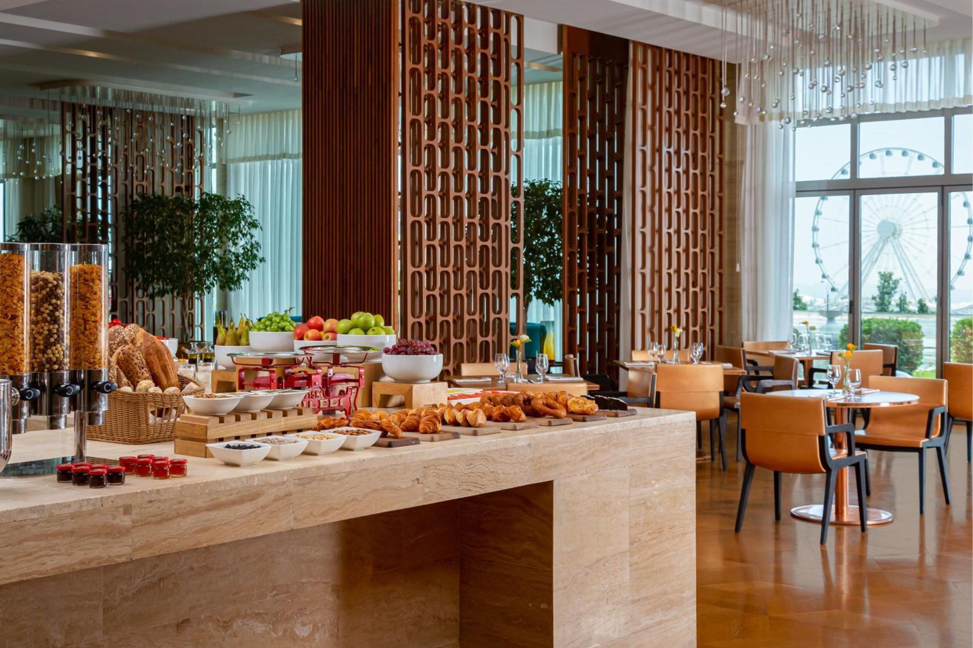 Sheraton Baku Intourist Kültér fotó The Lounge at the airport
