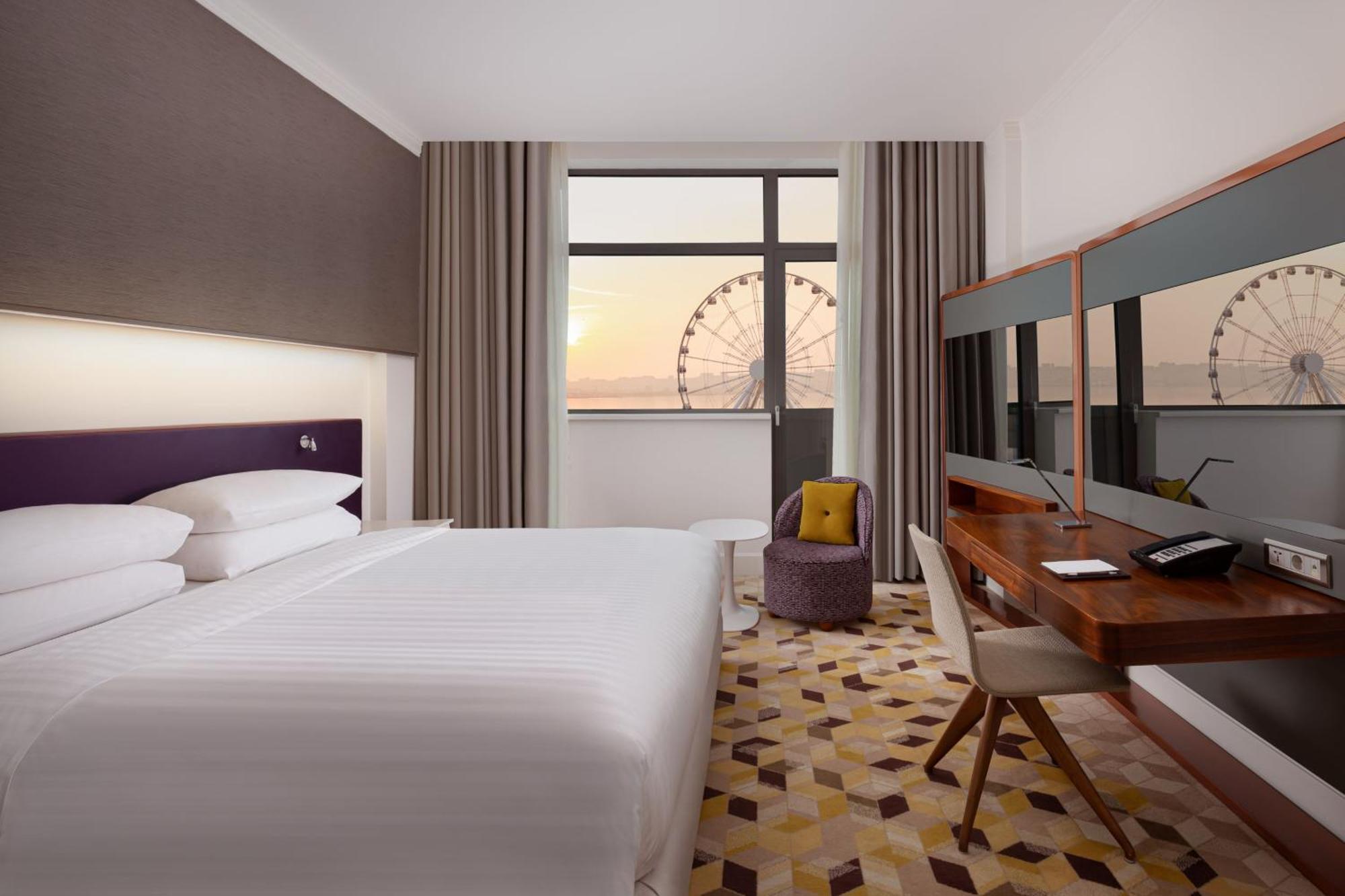 Sheraton Baku Intourist Kültér fotó A room at the hotel