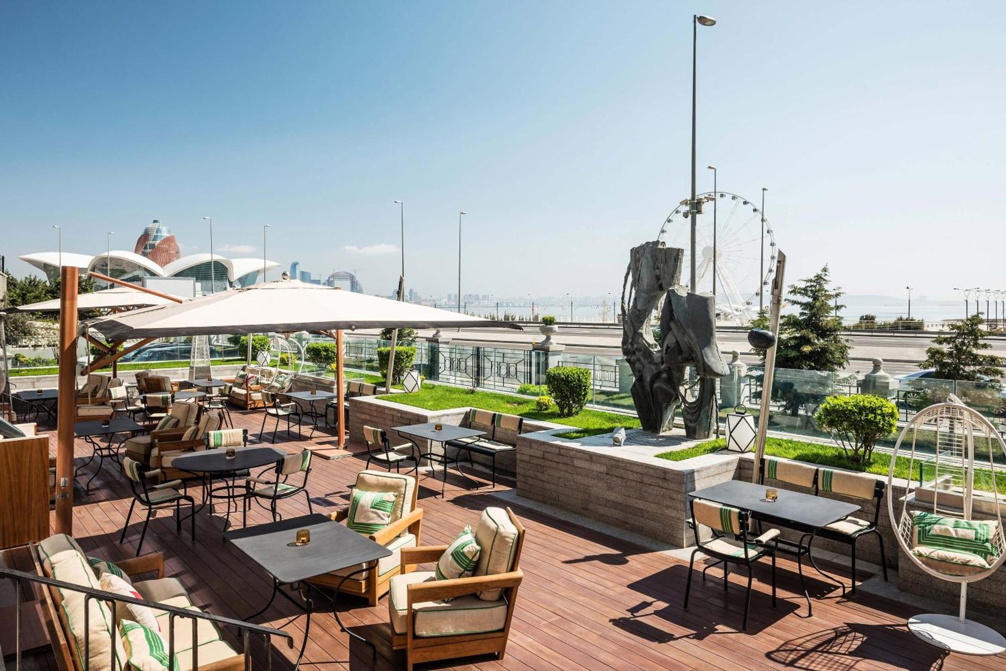 Sheraton Baku Intourist Kültér fotó The Sky Bar