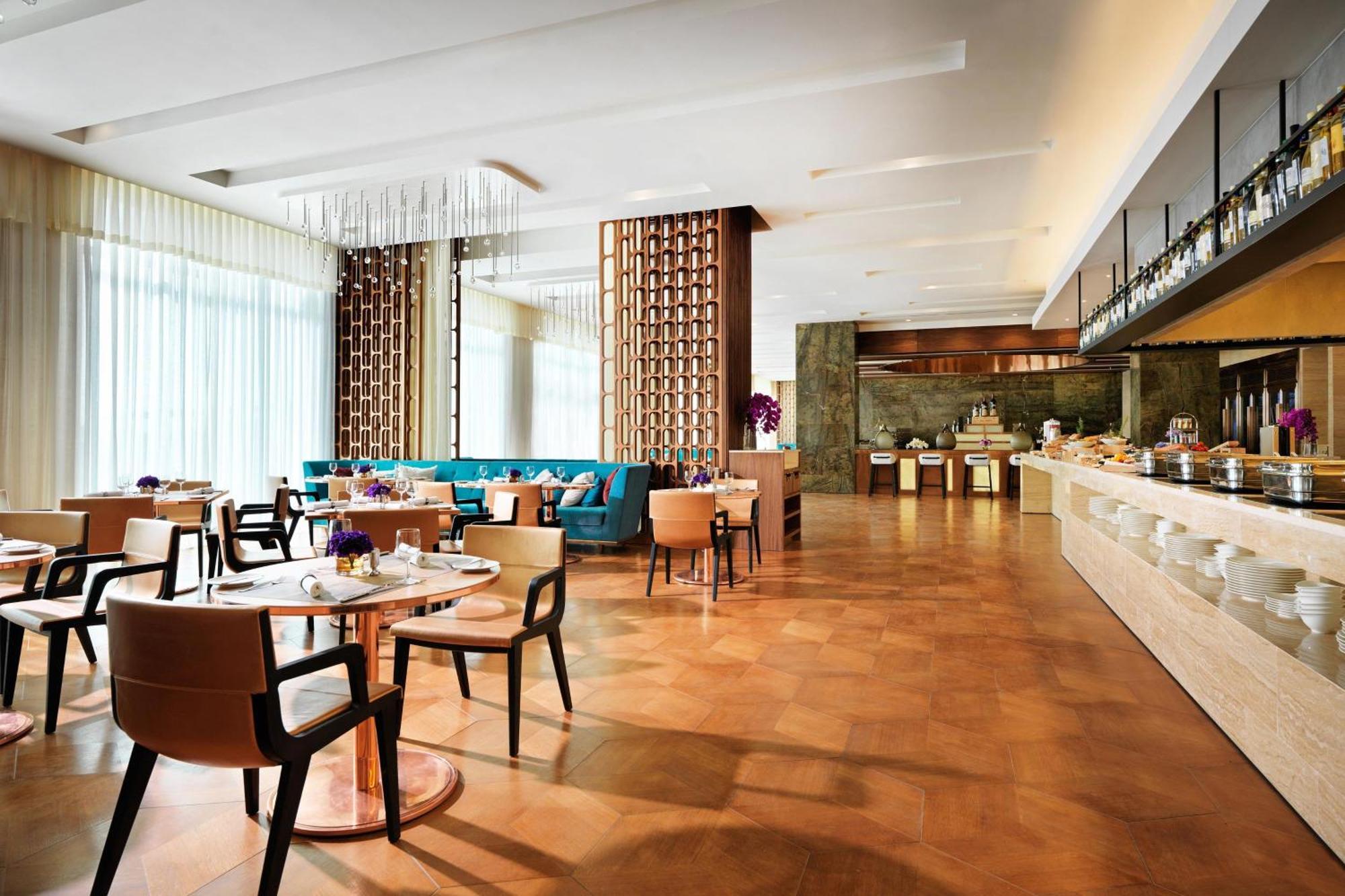 Sheraton Baku Intourist Kültér fotó The restaurant