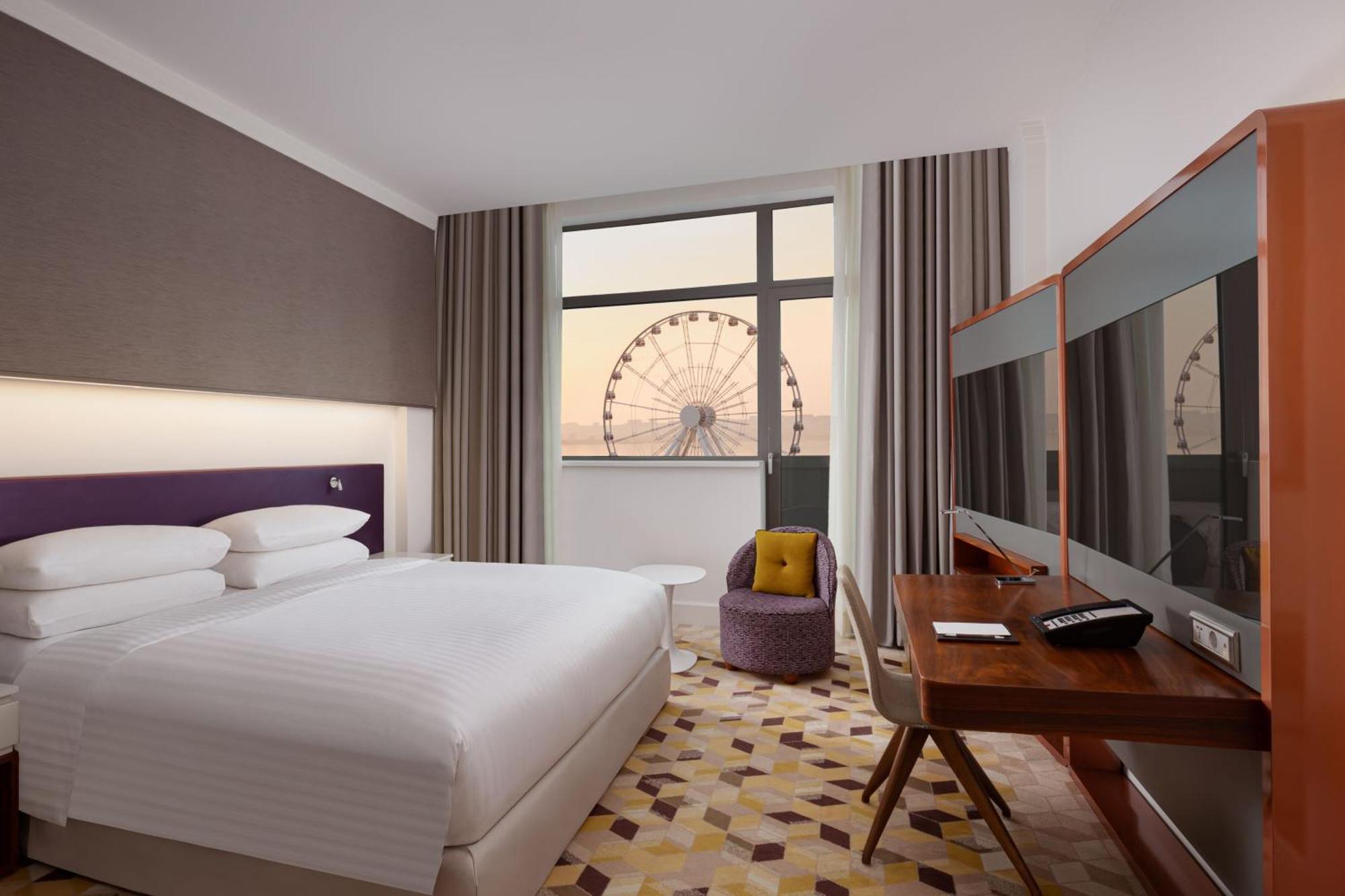 Sheraton Baku Intourist Kültér fotó A room at the hotel