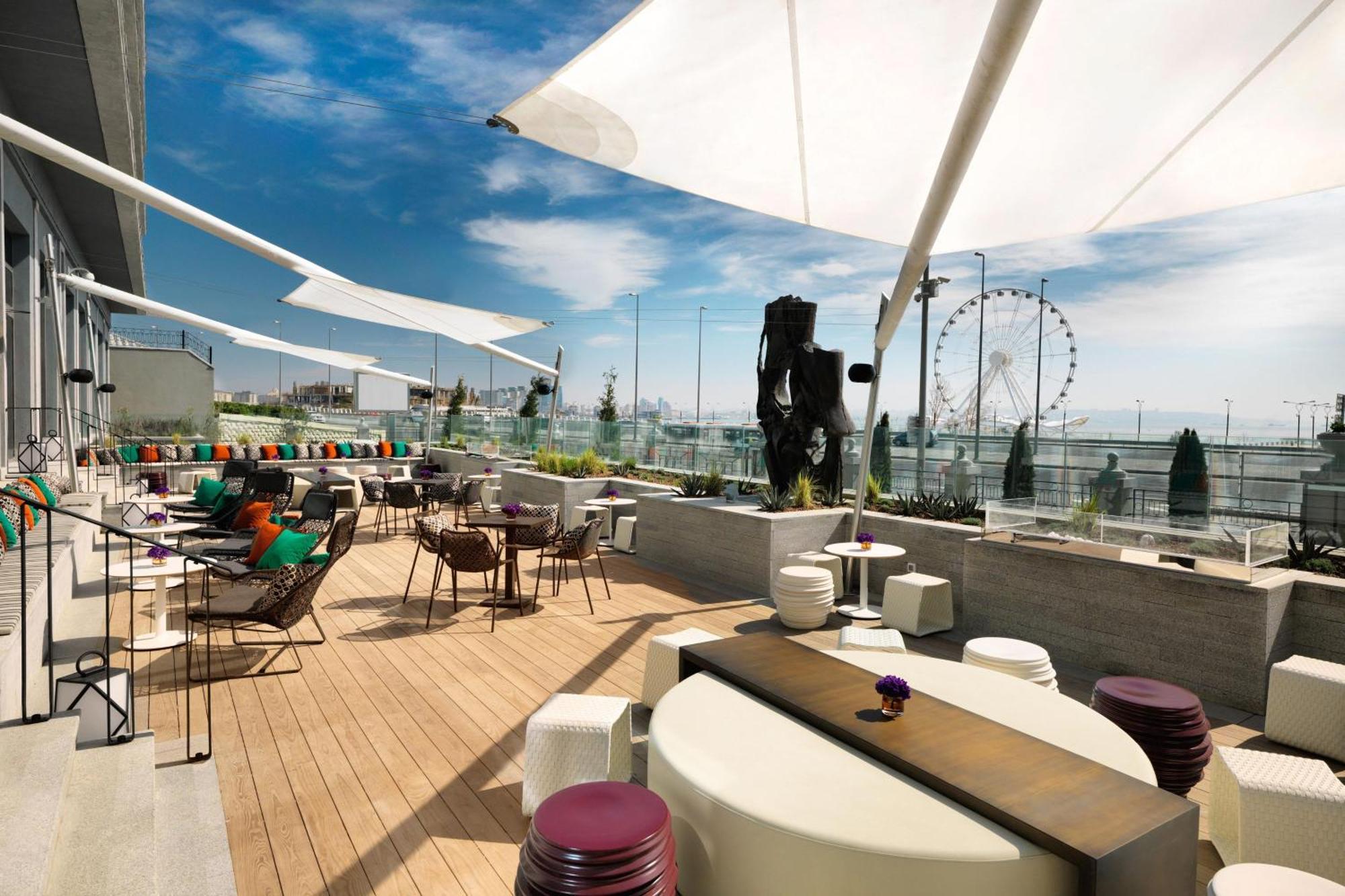 Sheraton Baku Intourist Kültér fotó The Sky Bar