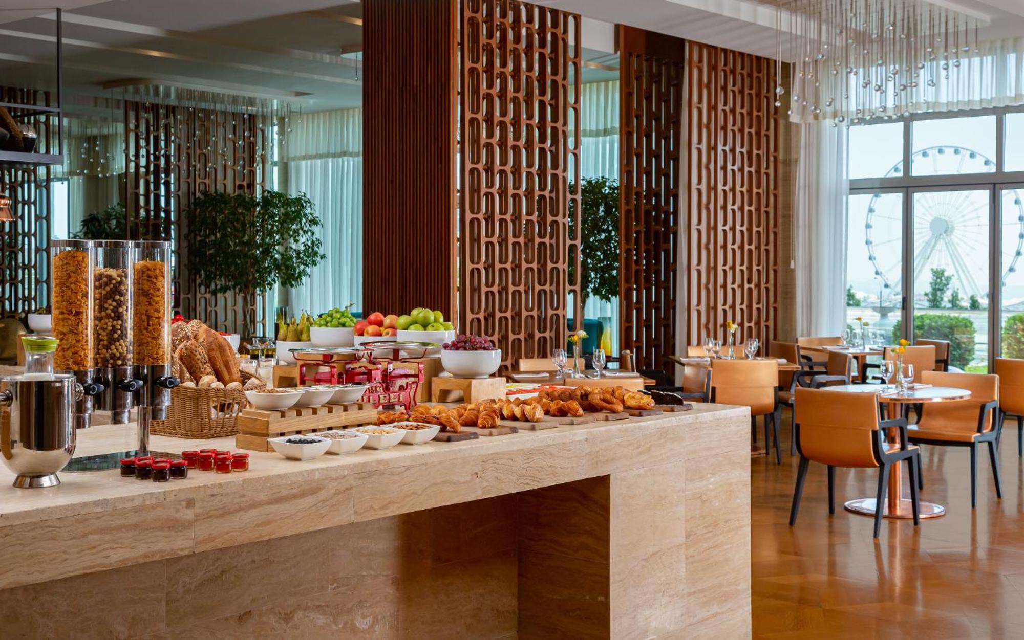 Sheraton Baku Intourist Kültér fotó The Club Lounge at the Ritz-Carlton, DIFC